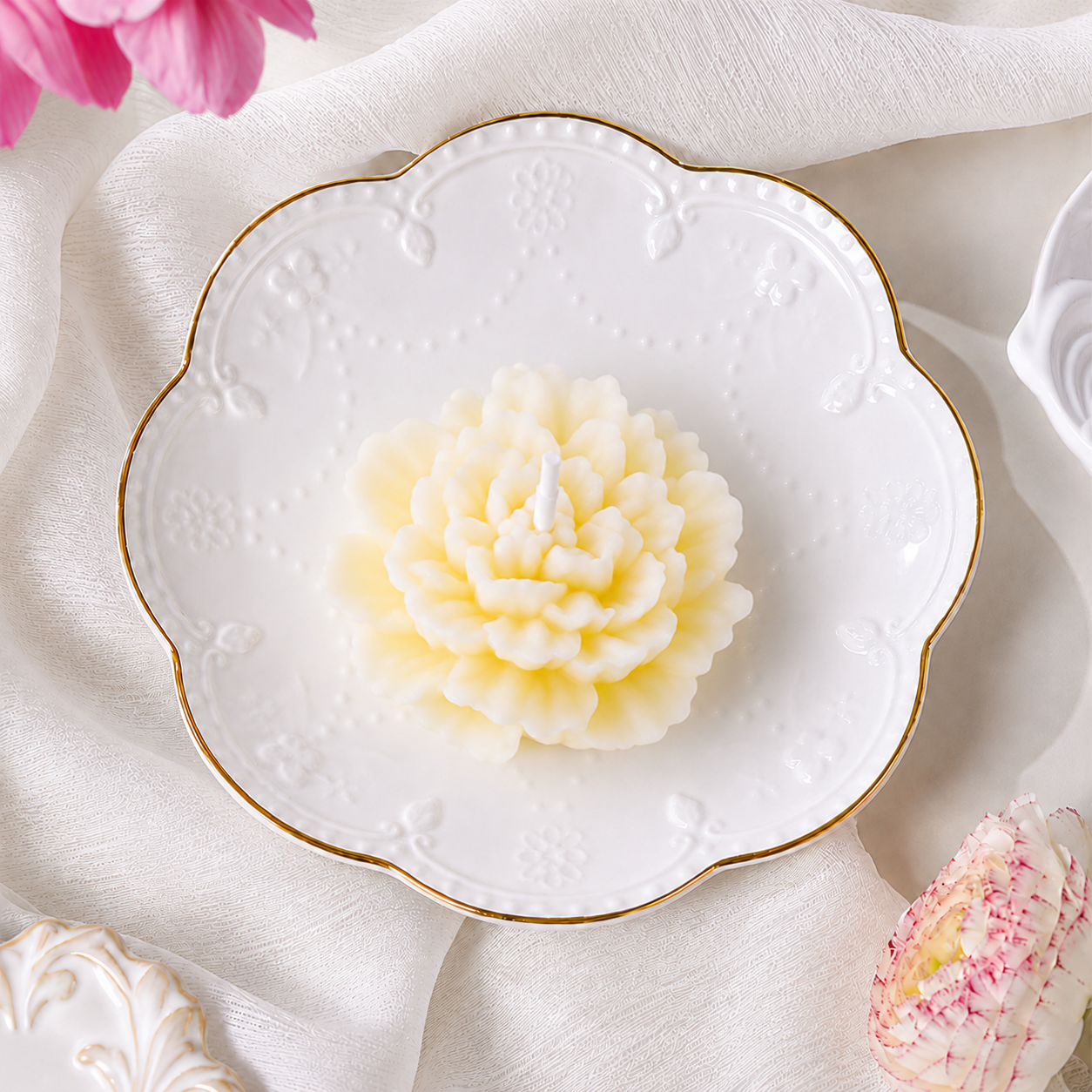 🌸 Handmade Flower Candle for Cozy Home Décor Handcrafted Carnation Bloom Design